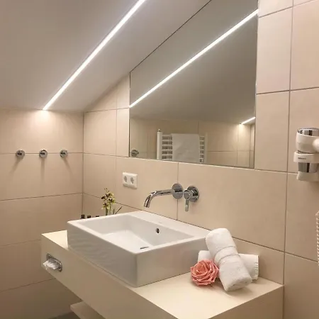 Andi's Skihotel Otel 4*